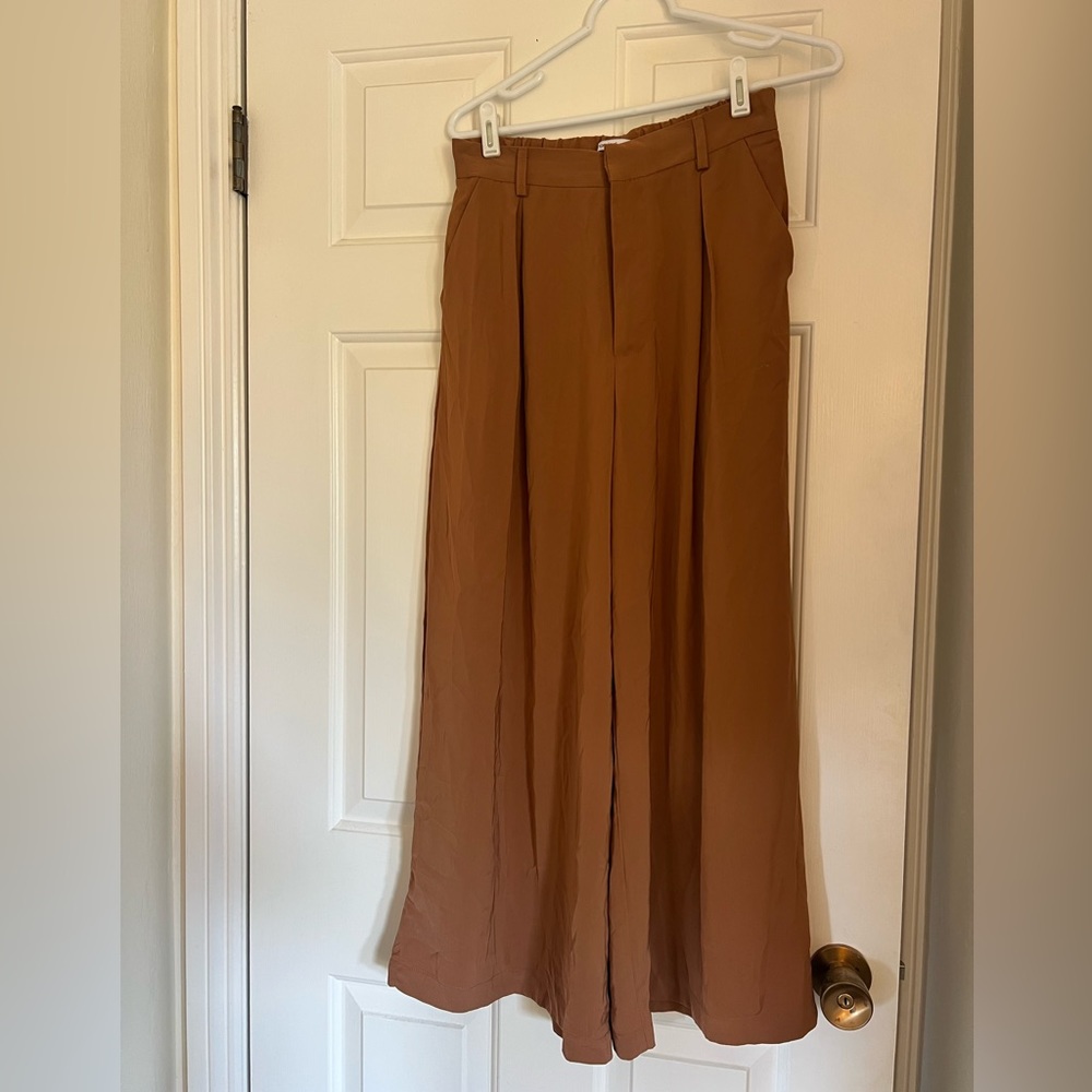 Brown/tan trousers